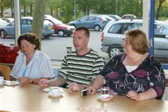 Samen met moeder en vrouw marga